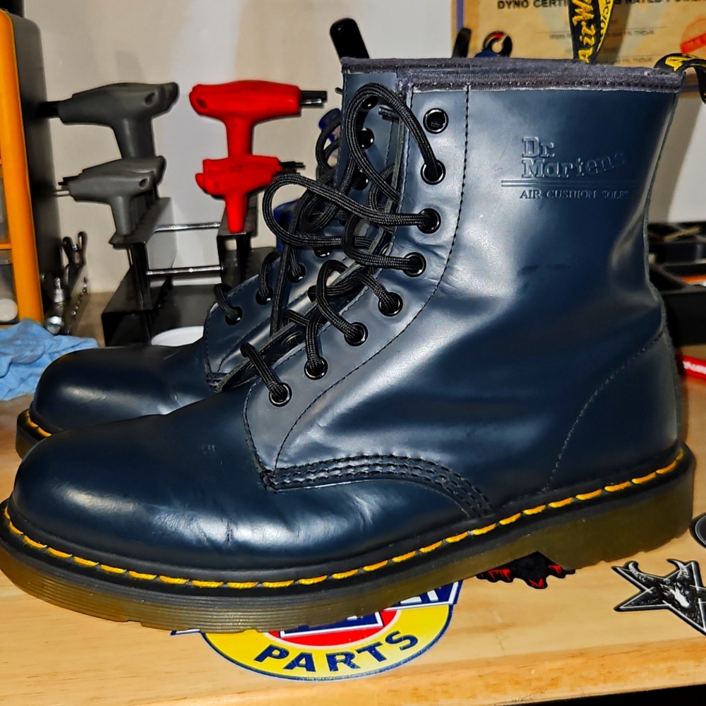 Dr. Martens Men's 1460 8-eye EUC Boots.